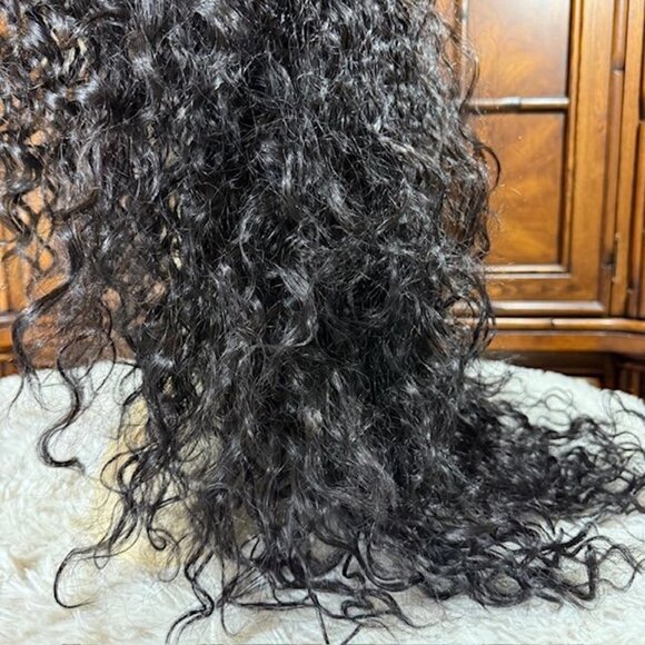 Pazazz PL-Sanya 28" Lace Front Wavy Color 1B Synthetic Wig - Picture 11 of 16